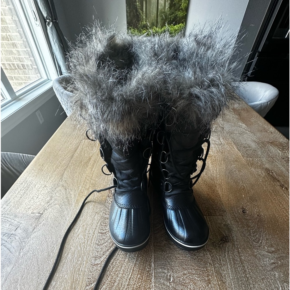 Worn once, women’s Sorel boots, black size 7.5